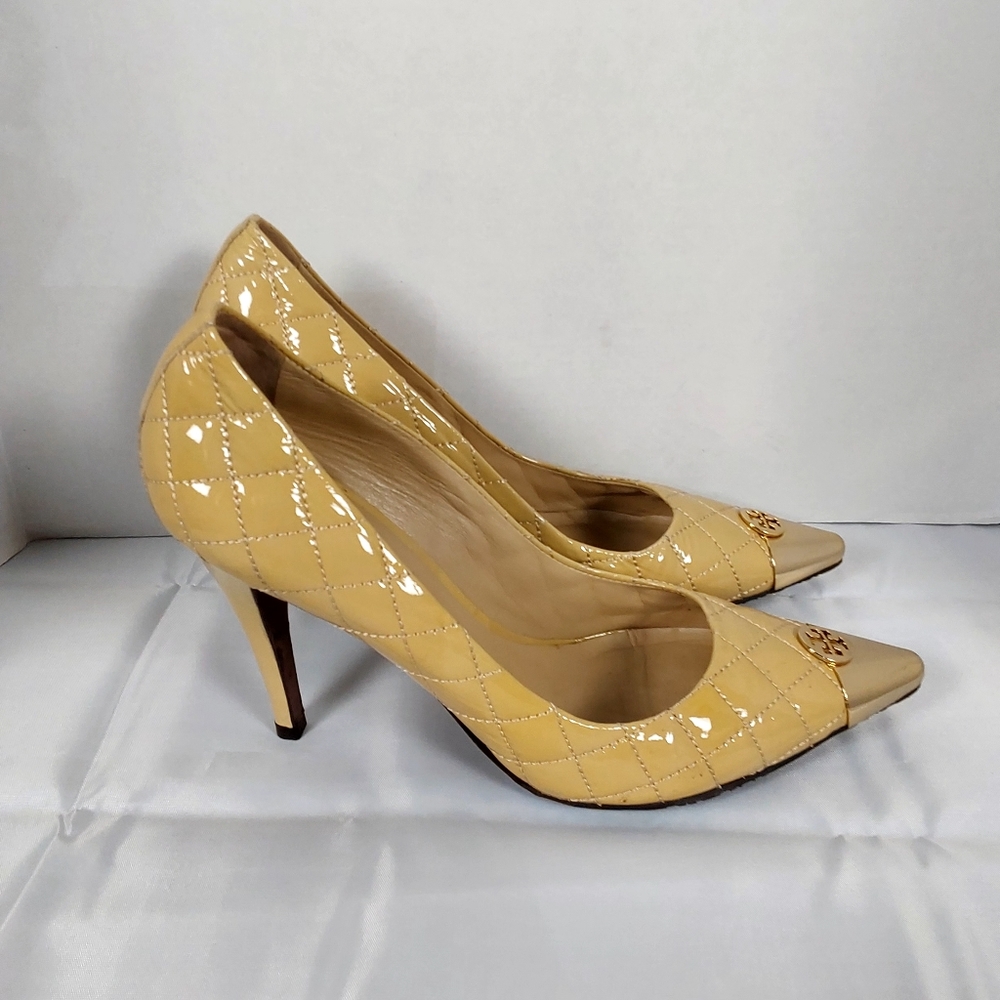 TORY BURCH KAITLIN BEIGE Gold Quilted Leather Wedges Cap Toe Pumps - Picture 3 of 14